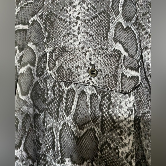 Snake print blouse - Picture 4 of 4